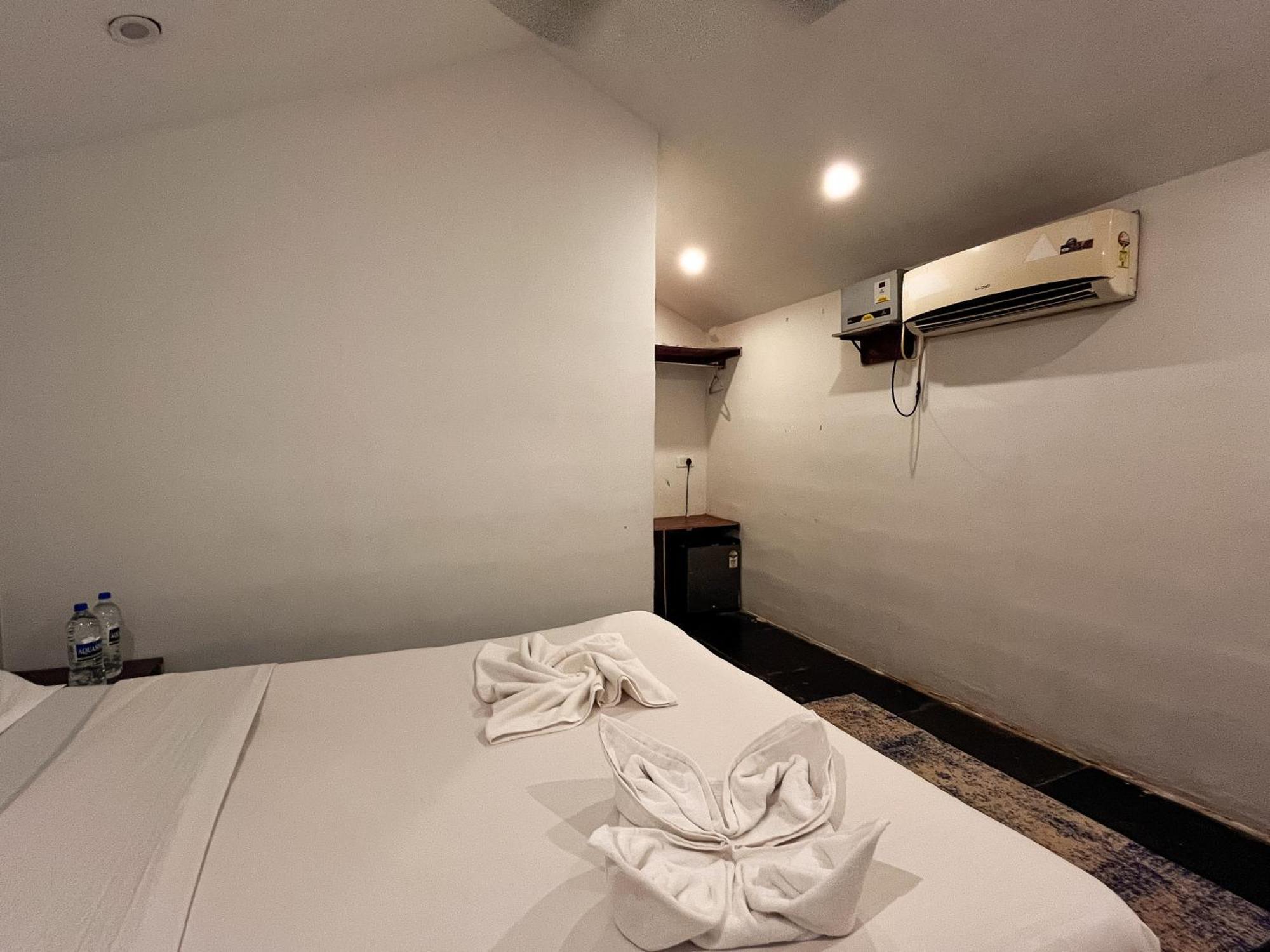 12 Monks - Beachside Hostel Арамболь Экстерьер фото