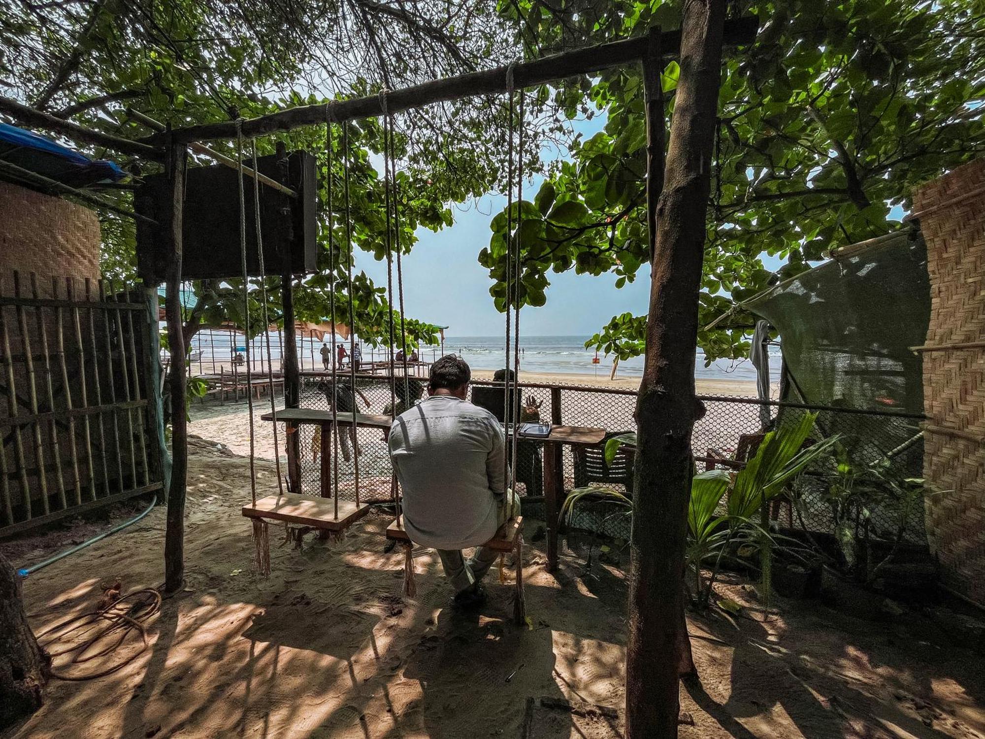 12 Monks - Beachside Hostel Арамболь Экстерьер фото