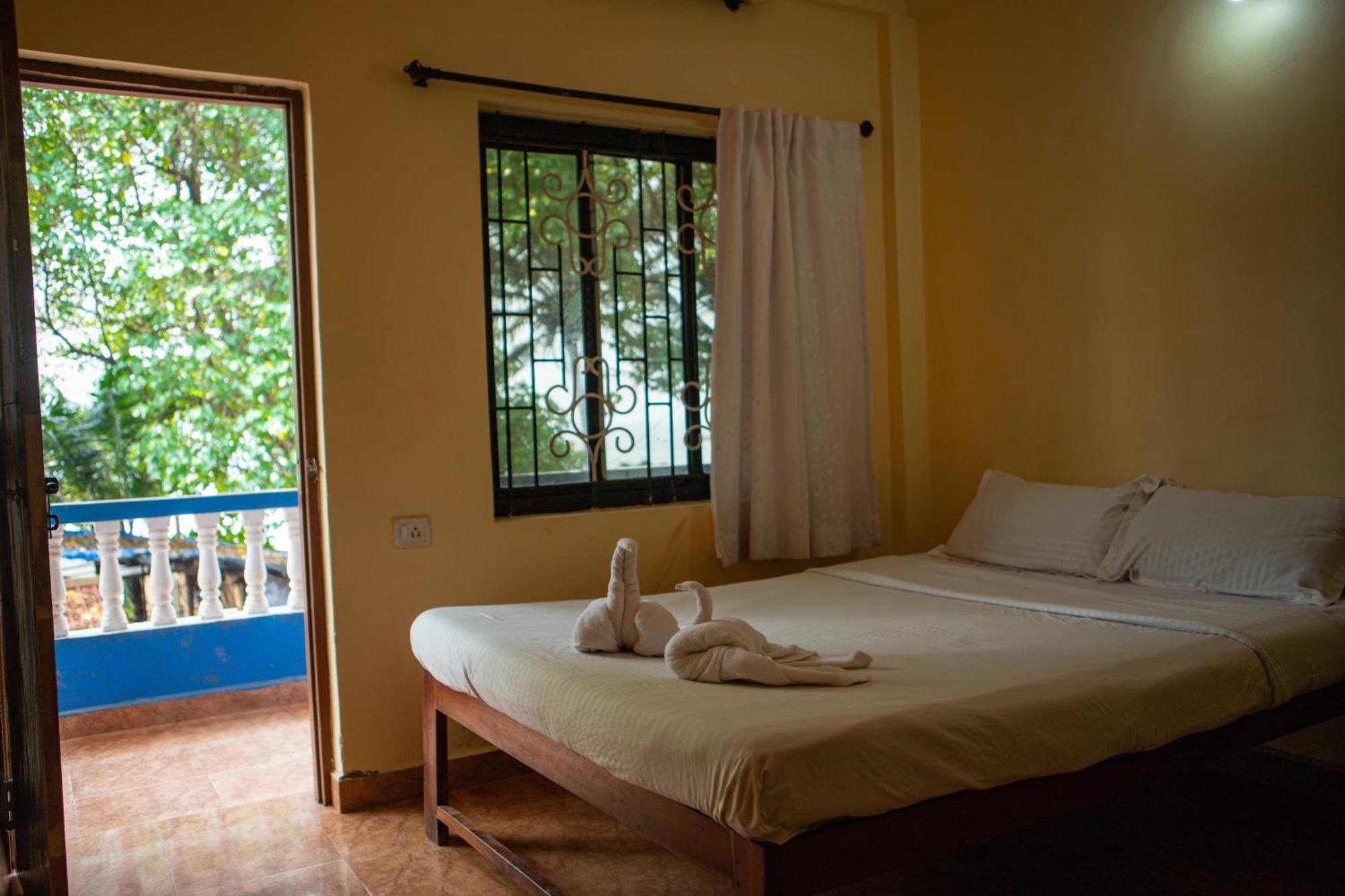 12 Monks - Beachside Hostel Арамболь Экстерьер фото