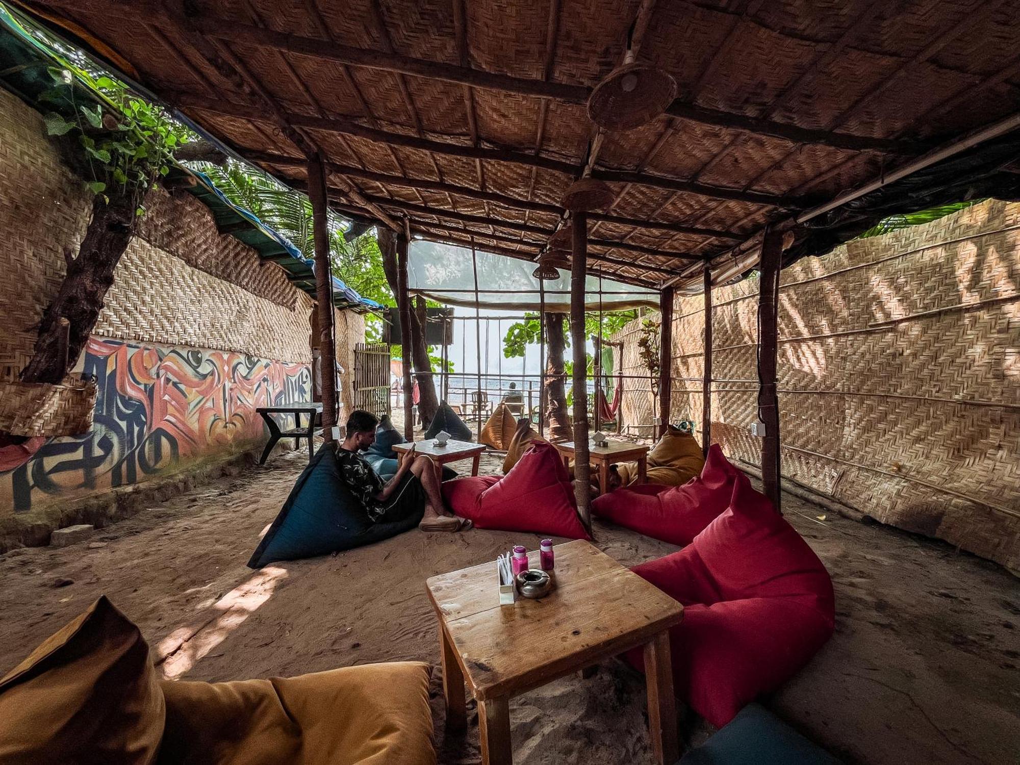 12 Monks - Beachside Hostel Арамболь Экстерьер фото