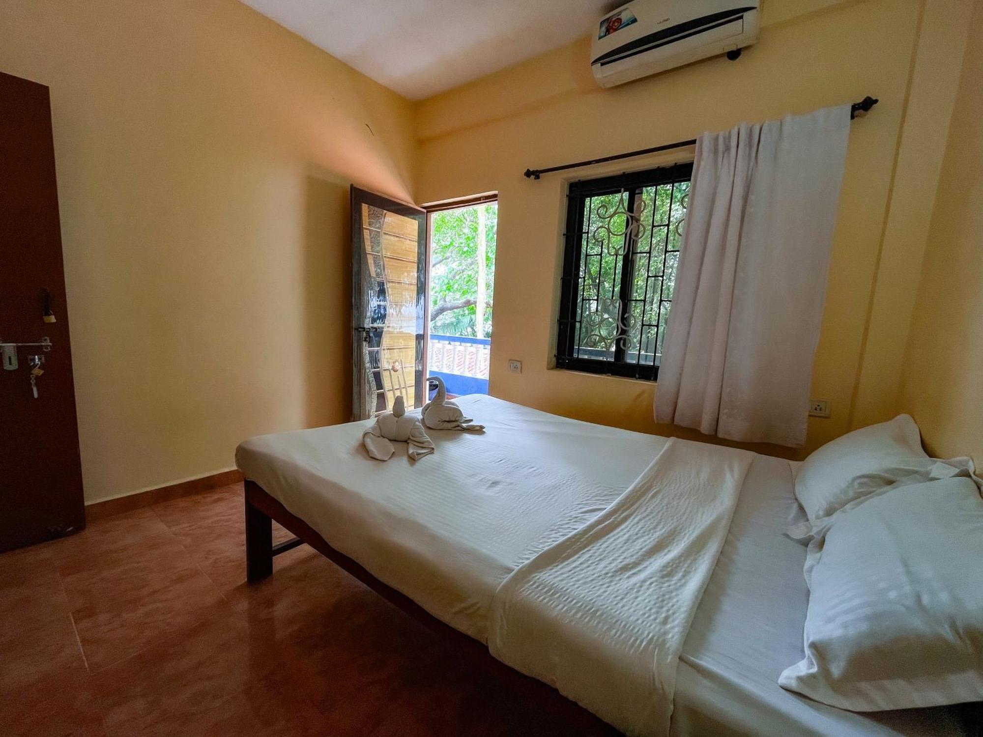12 Monks - Beachside Hostel Арамболь Экстерьер фото