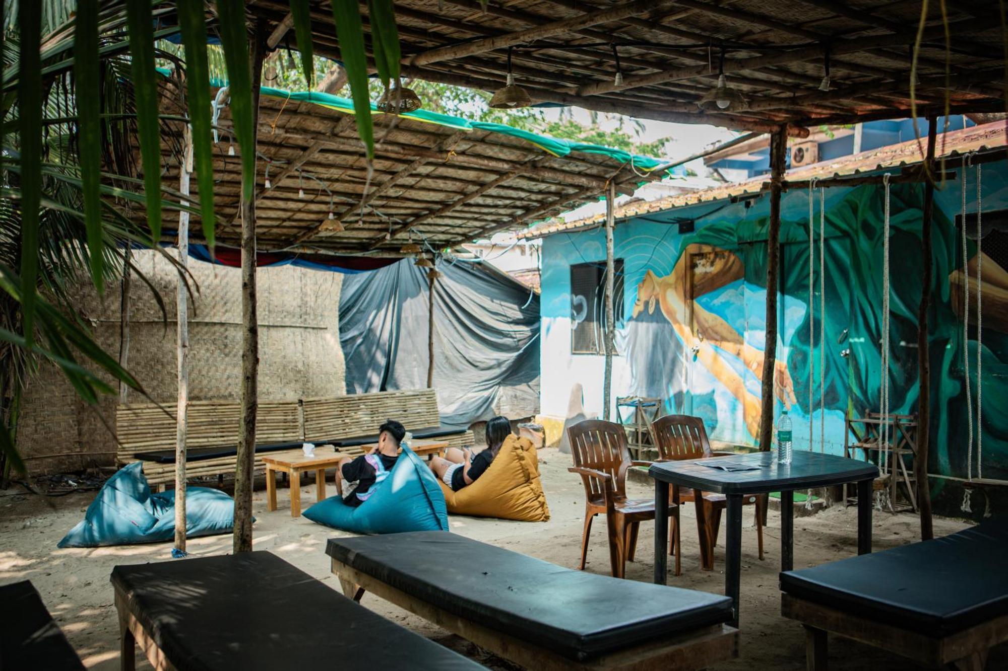 12 Monks - Beachside Hostel Арамболь Экстерьер фото
